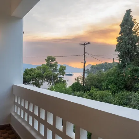 Seaview Apartment - Poros Relaxing Beachfront Flat Poros Town Exterior foto