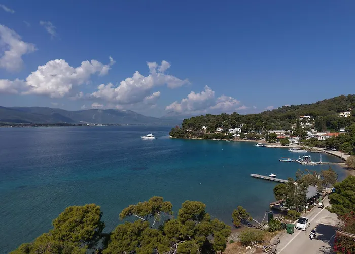 Seaview Apartment - Poros Relaxing Beachfront Flat