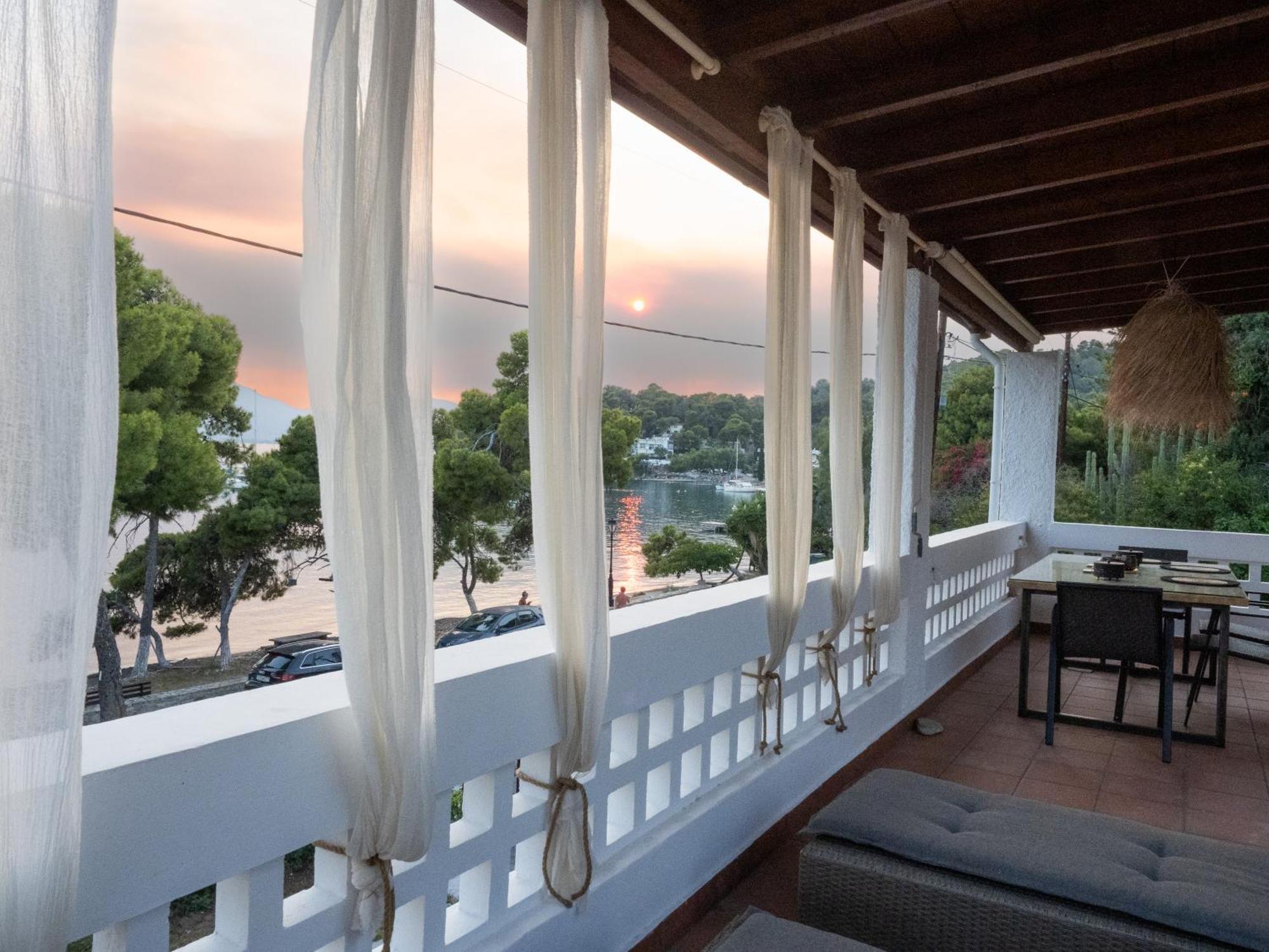 Seaview - Poros Relaxing Beachfront Flat Póros