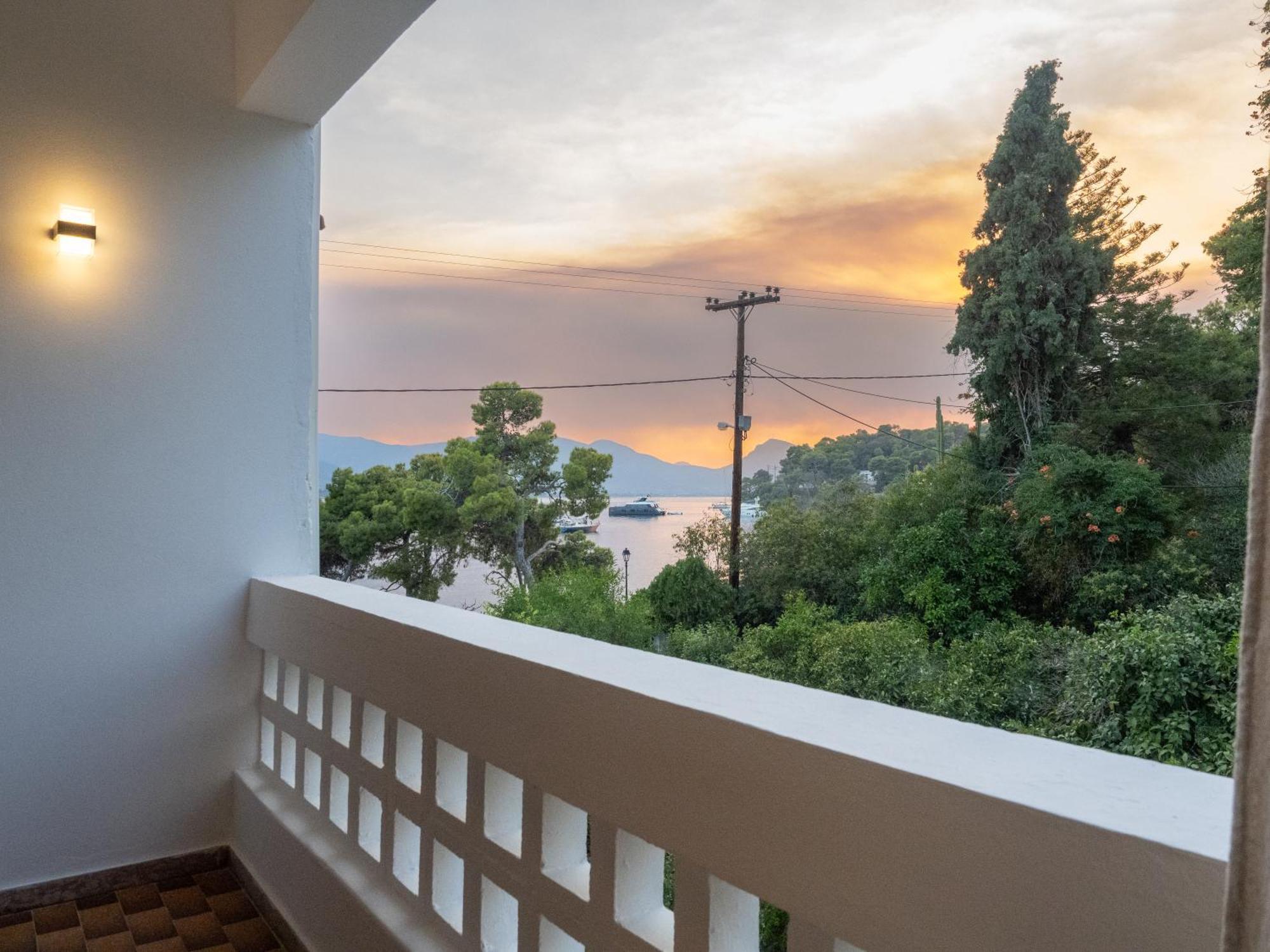 Seaview - Poros Relaxing Beachfront Flat 公寓