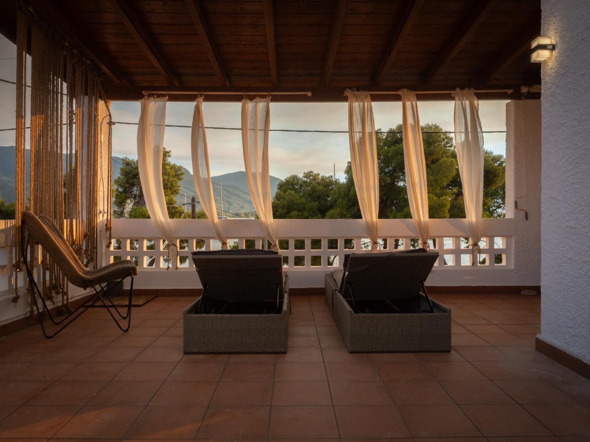 Seaview - Poros Relaxing Beachfront Flat * Póros