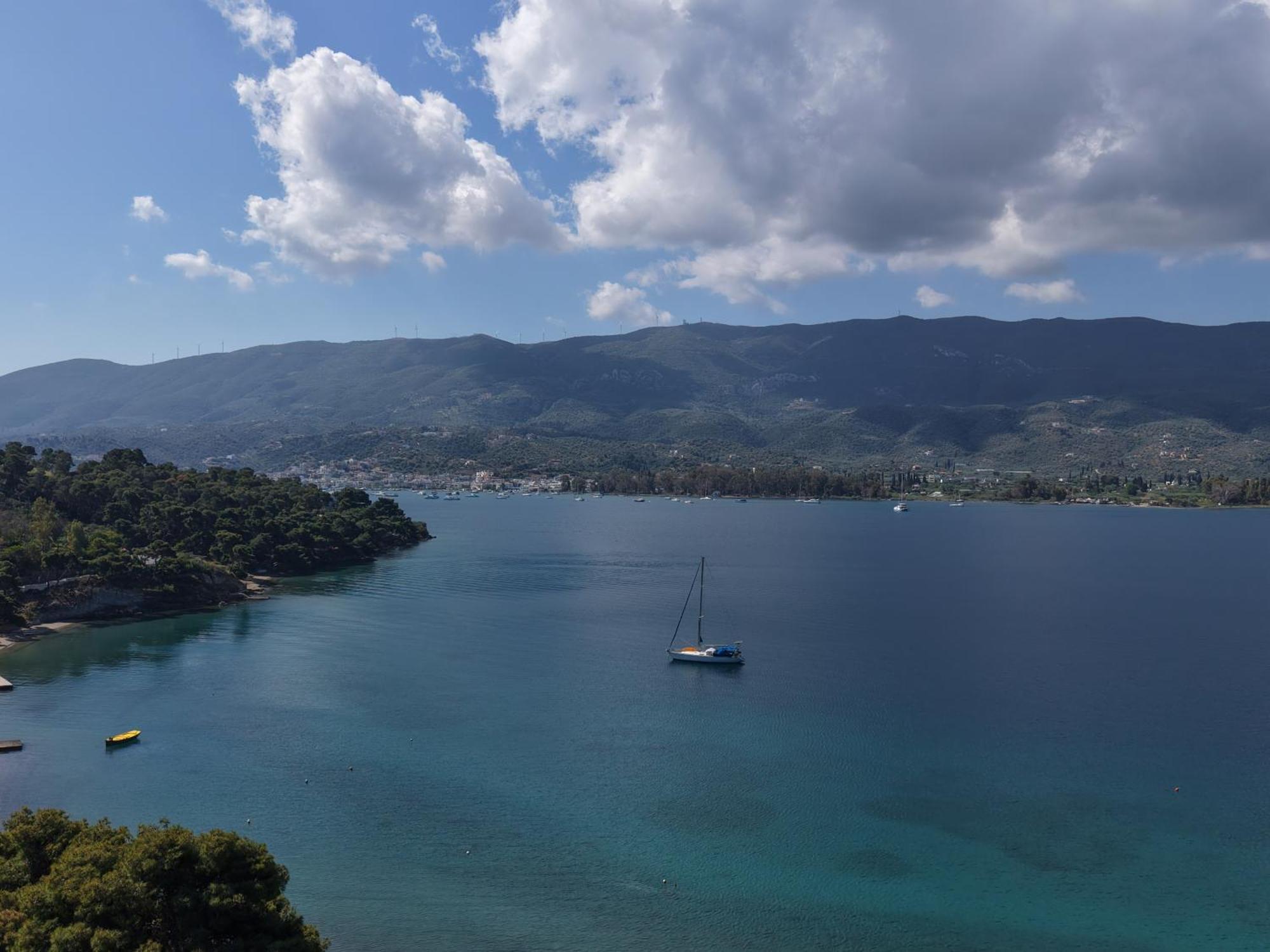 公寓 Seaview - Poros Relaxing Beachfront Flat