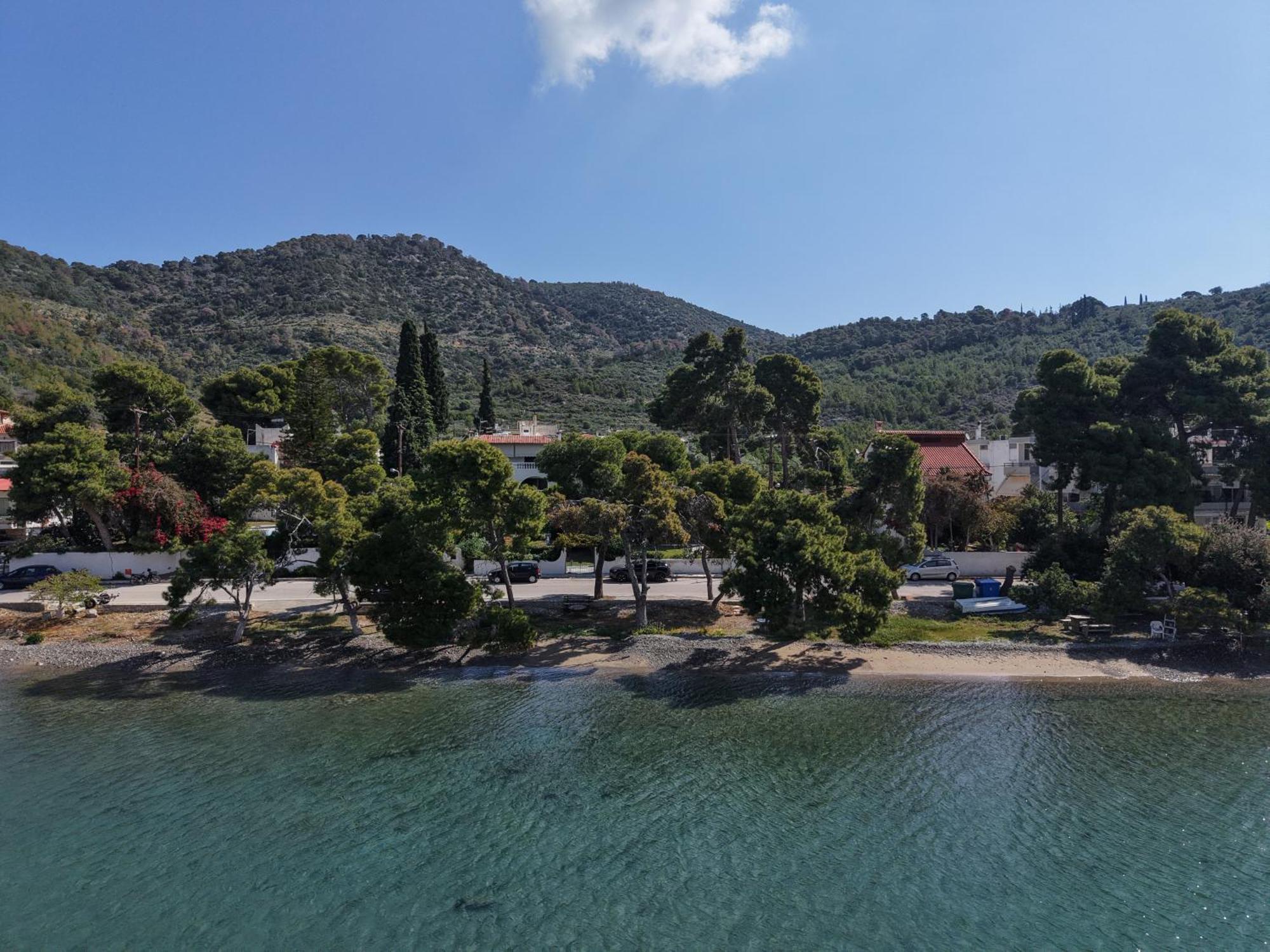 公寓 Seaview - Poros Relaxing Beachfront Flat *
