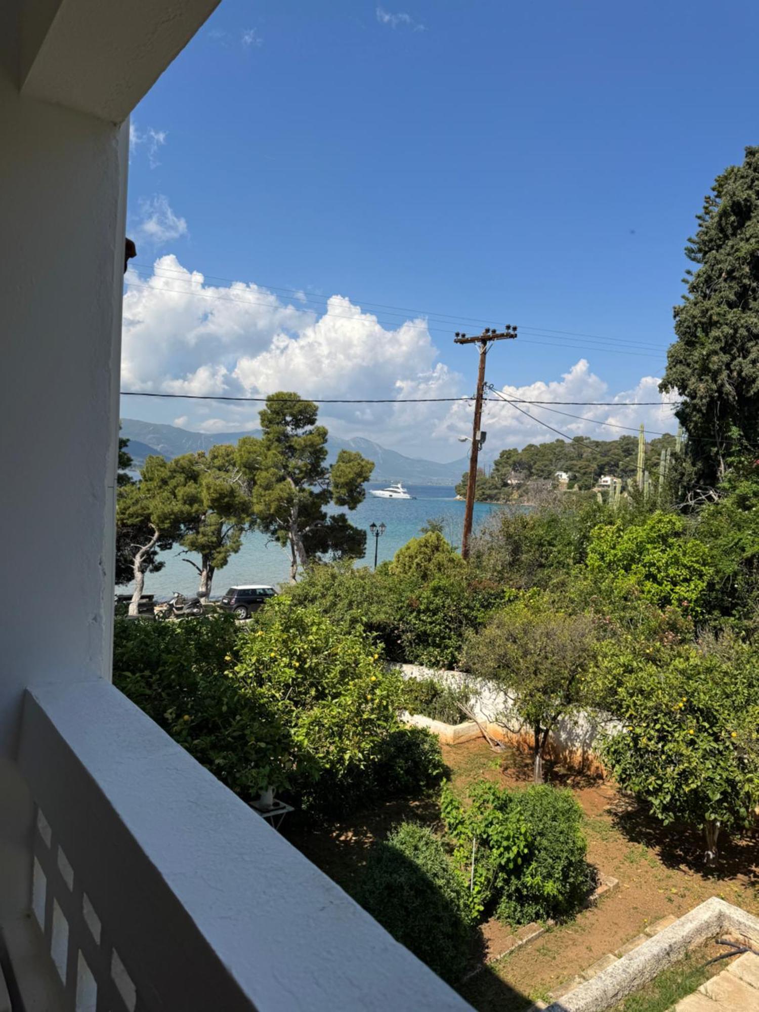 Seaview - Poros Relaxing Beachfront Flat 公寓 *